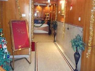 Hotel Celebration 坎普尔 外观 照片